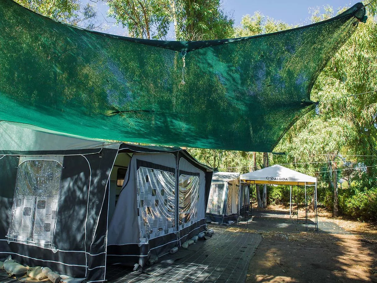 Camping Cala D'Ostia 풀라 캠프장